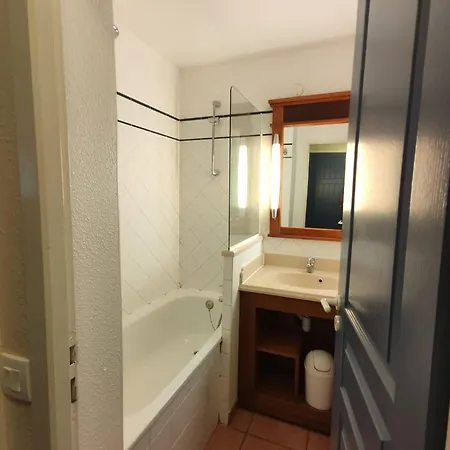 Appartement Ravissant 32m2 Dans Les Pins, Golf De Lacanau-océan, Accès Piscine Et Piste Cyclable, Parking Gratuit